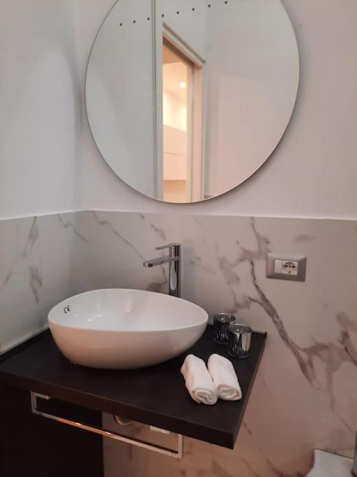 N&Ghomesweethome Raffaelloelegante Appartamento Ideale Casa Vacanze Affari Milano Eksteriør bilde
